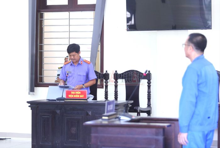  Đại diện VKS đề nghị mức án đối với bị cáo Huỳnh Văn Giàu. Ảnh: HUỲNH DU 