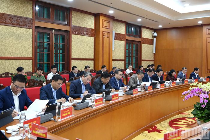  Các đại biểu tham dự tại phiên họp. Ảnh: NHÂN DÂN 