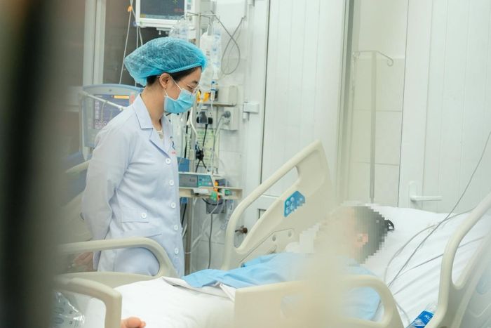 Hiện sức khỏe bệnh nhân đã cải thiện rõ rệt, tỉnh táo, huyết áp và mạch ổn định. Ảnh: BVCC.