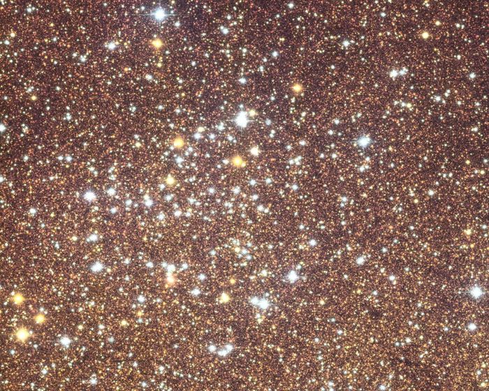  Vùng phình thiên hà (galactic bulge) - khu vực trung tâm của Dải Ngân hà - là một cấu trúc khổng lồ với mật độ sao dày đặc, chủ yếu gồm những ngôi sao già và có nhiệt độ thấp hơn. Ảnh: ESA/Euclid/Euclid Consortium/NASA, CFHT.