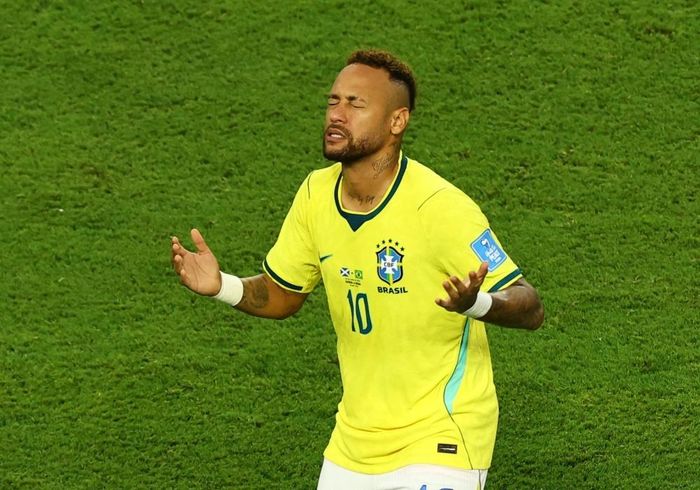 Dù không còn duy trì được tần suất ra sân như trước, Neymar vẫn là một trong những cầu thủ giàu ảnh hưởng nhất lịch sử bóng đá Brazil. Anh hiện sở hữu 79 bàn cho tuyển quốc gia theo thống kê của Liên đoàn Bóng đá Thế giới (FIFA), nhiều nhất trong lịch sử "Selecao". Trước trận đấu với Scotland, Neymar đã có 128 lần khoác áo đội tuyển và tích lũy hơn 10.000 phút thi đấu.