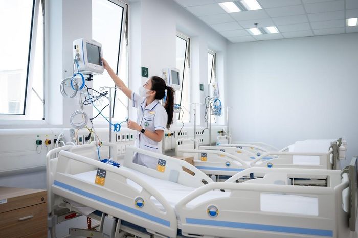  Theo thống kê của Bệnh viện Bạch Mai, khoảng 30-35% số bệnh nhân đang khám chữa bệnh tại cơ sở Hà Nội đến từ Ninh Bình và các tỉnh lân cận. Với tỷ lệ này, cơ sở Ninh Bình dự kiến tiếp nhận khoảng 2.000-2.500 lượt khám mỗi ngày ngay trong giai đoạn đầu vận hành. 