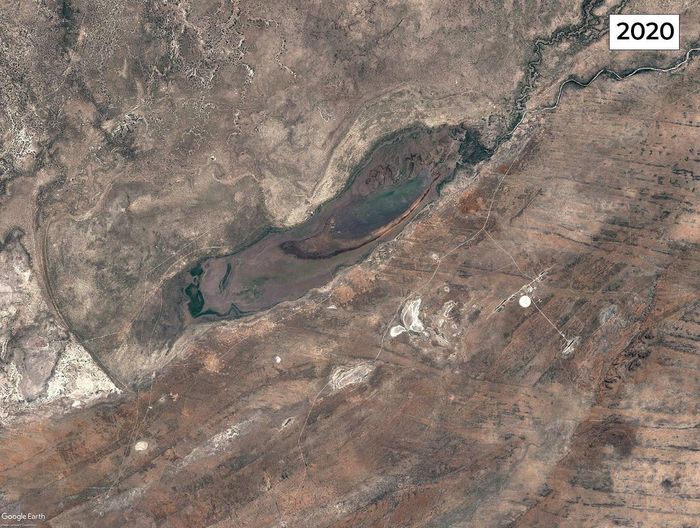  Hồ Ngami, Botswana năm 1984 và năm 2020. Ảnh: Google Earth. 