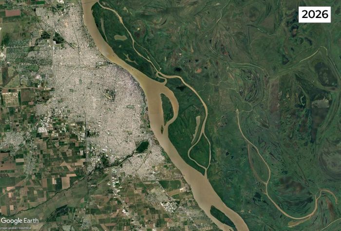  Sông Paraná, Argentina trong các năm 1990 và 2026. Ảnh: Google Earth. 