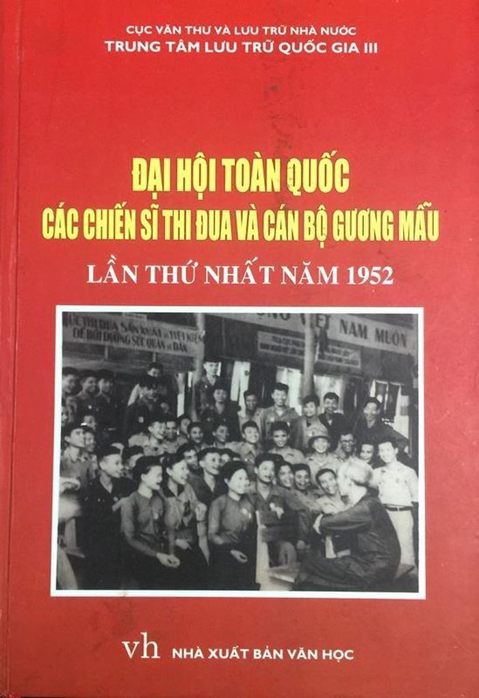  Sách Đại hội toàn quốc các chiến sĩ thi đua và cán bộ gương mẫu lần thứ nhất năm 1952. Nguồn: TTLTQGIII. 