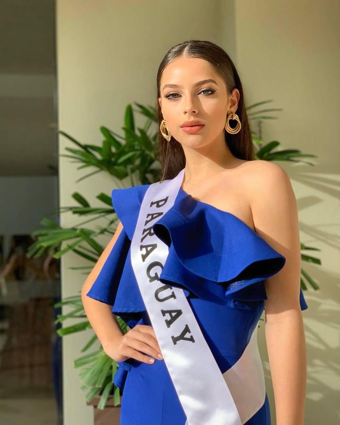  Bên cạnh việc học tại trường, Aguilera còn là influencer, người mẫu ảnh và tham gia nhiều cuộc thi sắc đẹp từ thời tuổi teen. Cô từng đăng quang Miss Teen Paraguay 2022, sau đó đại diện quốc gia tham dự Miss TeeMundial. Qua các cuộc phỏng vấn, cô tiết lộ từng có thời gian sinh sống tại Đức và có thể sử dụng nhiều ngôn ngữ như tiếng Tây Ban Nha, Guarani, tiếng Anh và Đức. 