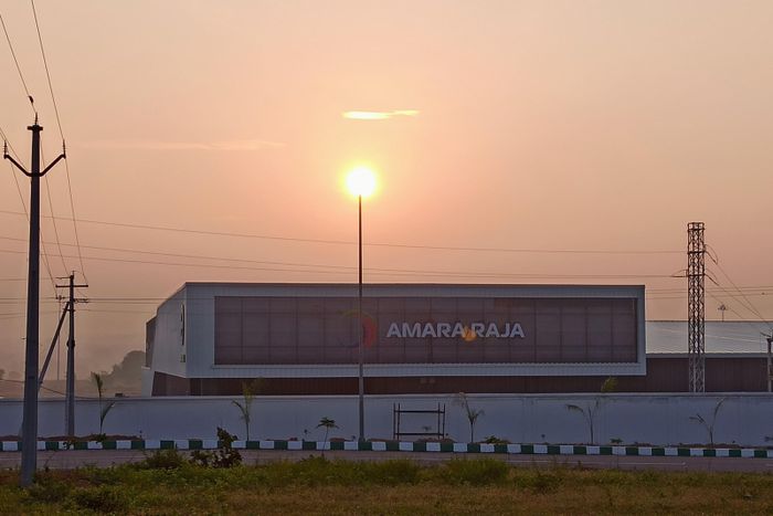  Tập đoàn Amara Raja đang chuyển hướng sang tự nghiên cứu và phát triển nội bộ, đồng thời vẫn phải nhập thiết bị và vật liệu từ Trung Quốc để phục vụ kế hoạch sản xuất pin. 