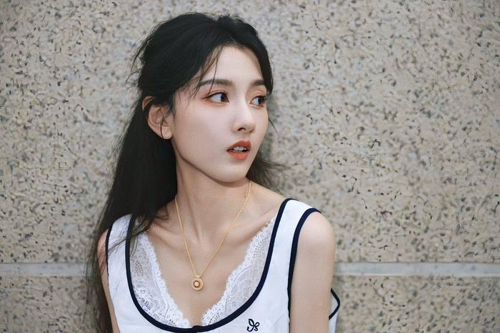  Tống Tổ Nhi phải sử dụng tên thật sau quy định mới. Ảnh: Weibo. 