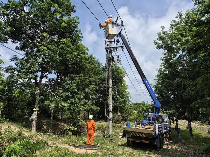 Công tác điều chuyển, lắp đặt thiết bị trên xuất tuyến 478/TBA 110kV Ia Grai góp phần nâng cao độ tin cậy cung cấp điện cho khu vực Ia Tơi, Ia Dal