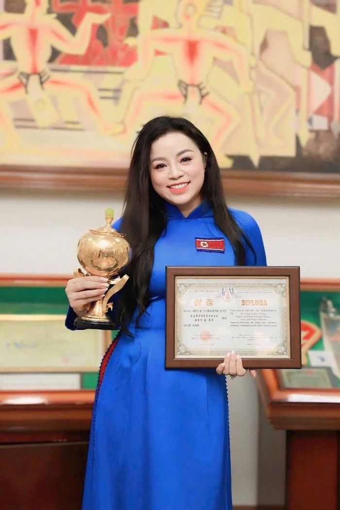 NSƯT Tố Nga là giọng ca tiêu biểu của dòng nhạc dân gian Việt Nam