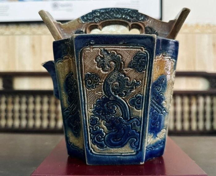 Ấm trà Long Thọ, đồ cung tiến triều Nguyễn (Sưu tập Trần Thanh Hưng)