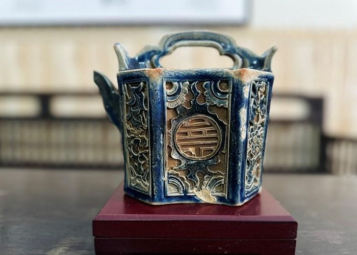 Ấm trà Long Thọ, đồ cung tiến triều Nguyễn (Sưu tập Trần Thanh Hưng)