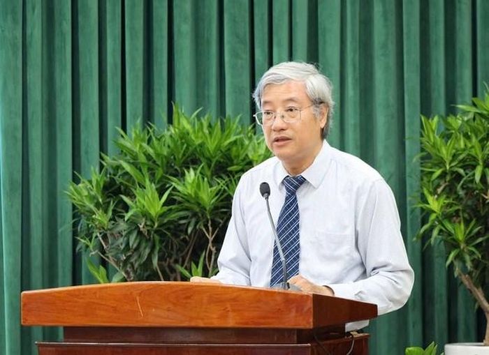 Phó Viện trưởng Viện Nghiên cứu Phát triển TP.HCM Phạm Bình An báo cáo đề dẫn