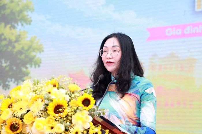 Bà Nguyễn Hằng Nga - Giám đốc Trung tâm Triển lãm Văn hóa - Nghệ thuật Việt Nam phát biểu khai mạc Ngày hội