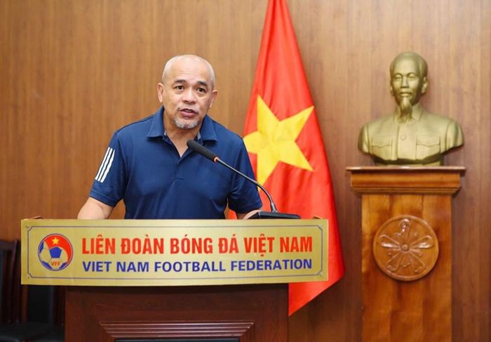 Đại diện FIFA, chuyên gia Aris Caslib cho biết FIFA đang phối hợp cùng VFF triển khai nghiên cứu chuyên sâu về bóng đá nghiệp dư tại các liên đoàn thành viên