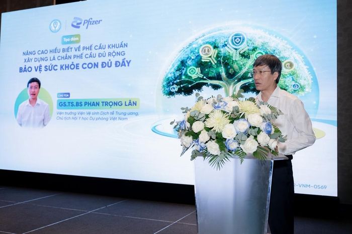 GS.TS.BS Phan Trọng Lân, Viện trưởng Viện Vệ sinh Dịch tễ Trung ương, Chủ tịch Hội Y học Dự phòng Việt Nam chia sẻ về nguy cơ và gánh nặng bệnh do phế cầu khuẩn ở trẻ em tại buổi tọa đàm