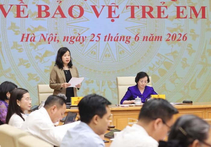 Bộ trưởng Bộ Y tế Đào Hồng Lan, Phó Chủ tịch thường trực Ủy ban Quốc gia về trẻ em phát biểu. Ảnh: Lâm Khánh – TTXVN