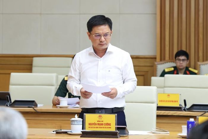 Phó Chủ tịch UBND TPHCM, Trưởng Ban Chỉ đạo 515 TPHCM Nguyễn Mạnh Cường báo cáo tại Hội nghị - Ảnh: VGP/Thu Giang