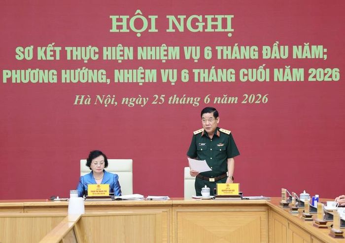 Thượng tướng Nguyễn Văn Gấu, Thứ trưởng Bộ Quốc phòng phát biểu tại Hội nghị - Ảnh: VGP/Thu Giang