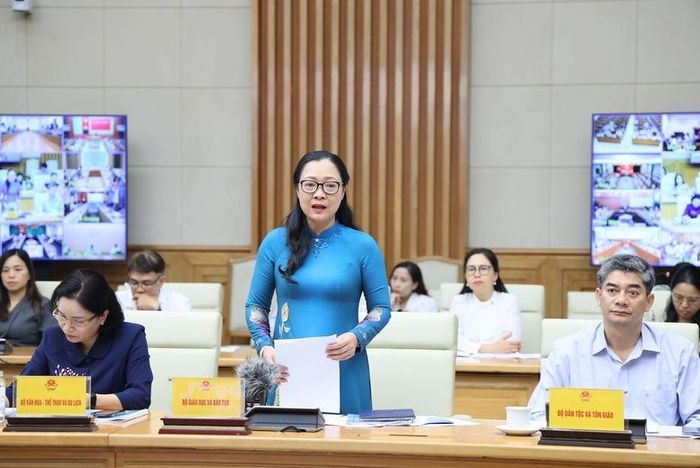 Bà Silvia Danailov, Trưởng Đại diện UNICEF tại Việt Nam và lãnh đạo các bộ ngành nêu ý kiến thảo luận tại Hội nghị - Ảnh: VGP/Thu Giang