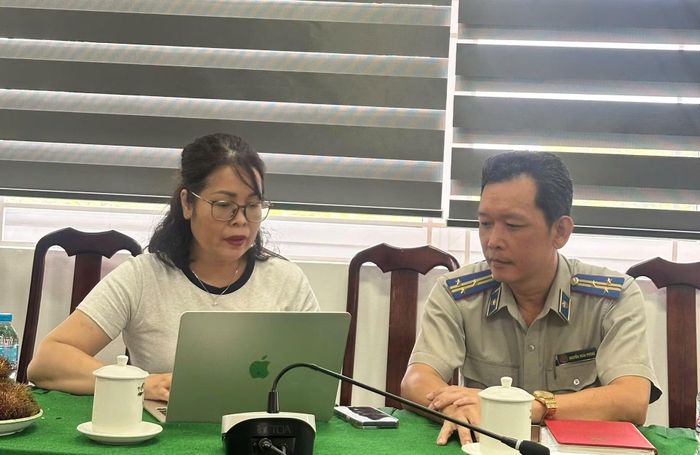 Chấp hành viên Nguyễn Hoài Phong, Trưởng phòng nghiệp vụ và tổ chức thi hành án dân sự tỉnh Vĩnh Long chia sẻ với phóng viên Báo Nhân Dân. (Ảnh: TL)
