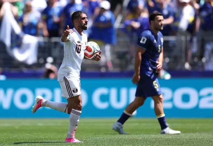 Qatar có bàn rút ngắn tỷ số. (Ảnh: FIFA)