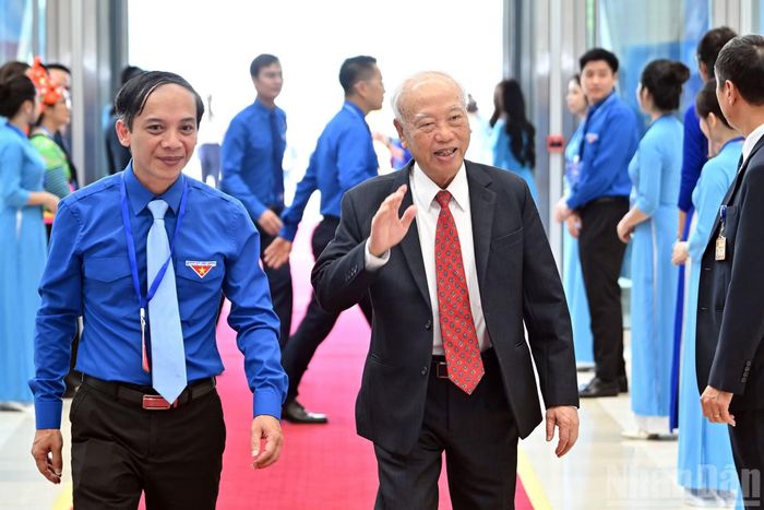 Nguyên Chủ tịch Quốc hội Nguyễn Văn An tới dự phiên trọng thể.