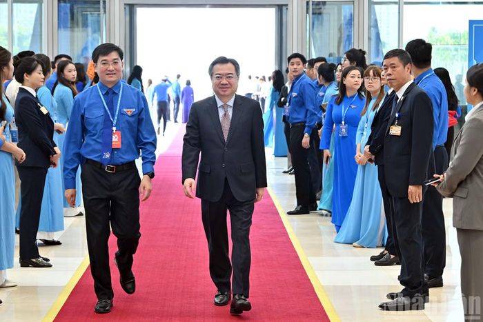 Ủy viên Bộ Chính trị, Bí thư Trung ương Đảng, Trưởng ban Chính sách, Chiến lược Trung ương Nguyễn Thanh Nghị tới dự phiên trọng thể.