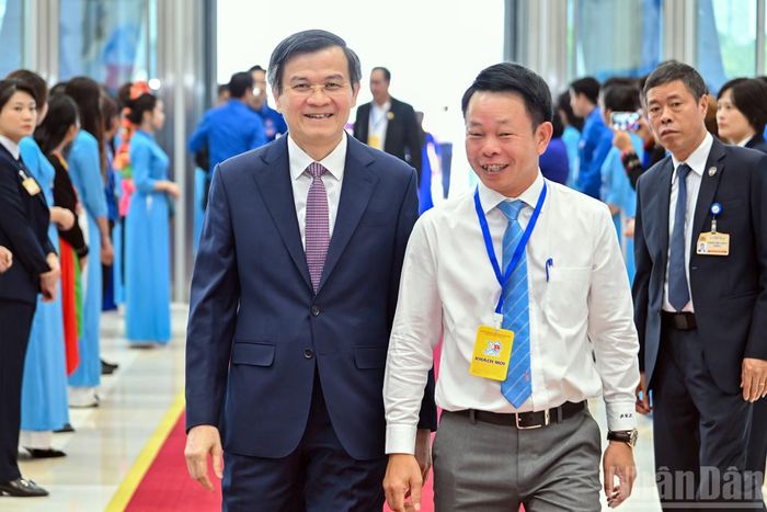 Giám đốc Học viện Chính trị quốc gia Hồ Chí Minh Đoàn Minh Huấn tới dự phiên trọng thể.
