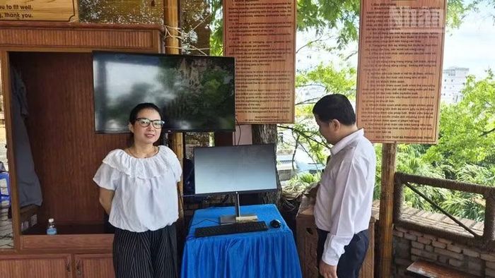 Ngành văn hóa tỉnh Khánh Hòa lắp đặt màn hình lớn và hệ thống tương tác tại các điểm giới thiệu di sản văn hóa Chăm để phục vụ du khách.
