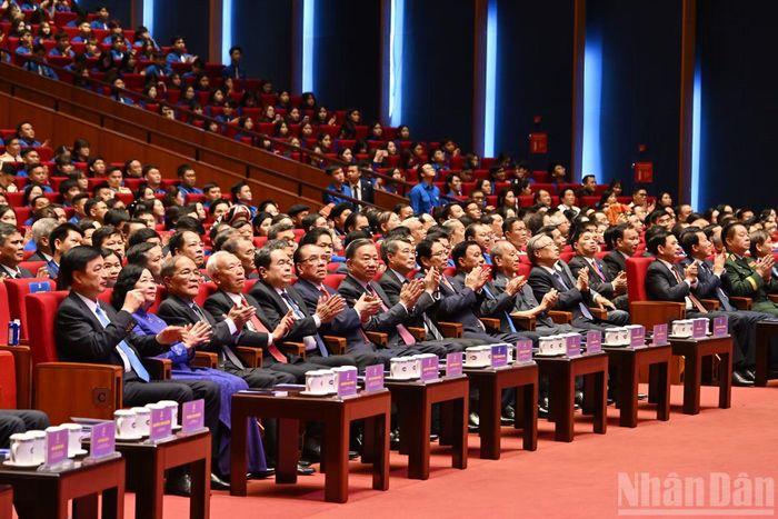 Tổng Bí thư, Chủ tịch nước Tô Lâm cùng các đồng chí lãnh đạo, nguyên lãnh đạo Đảng, Nhà nước và đại biểu dự phiên trọng thể.