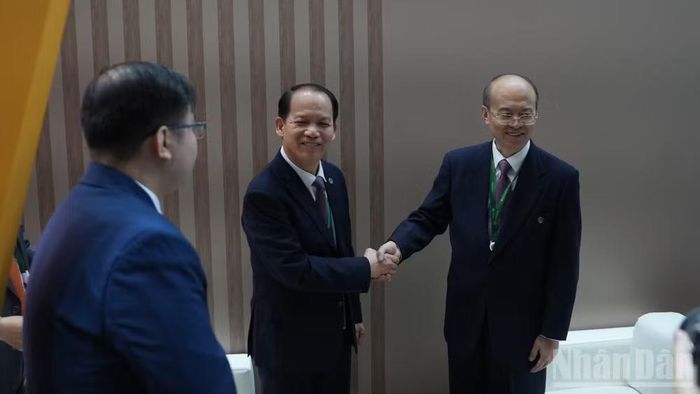 Bộ trưởng Hoàng Thanh Tùng gặp Thứ trưởng Tư pháp Trung Quốc Lý Minh Chính. (Ảnh: THANH THỂ)