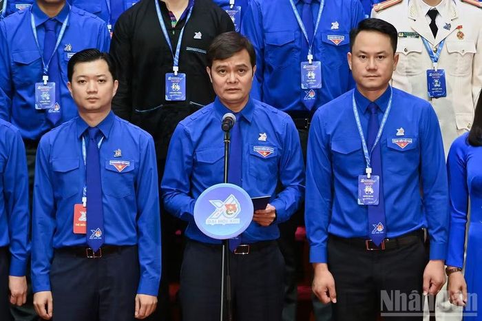 Đồng chí Bùi Quang Huy thay mặt Ban Chấp hành Trung ương Đoàn khóa XIII phát biểu nhận nhiệm vụ trước Đại hội.