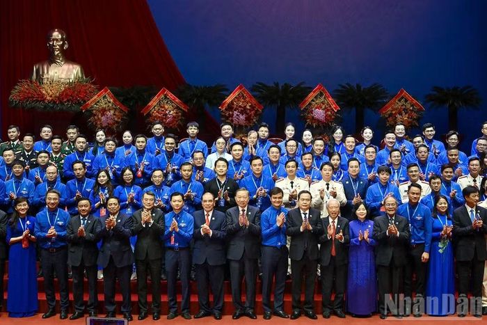Tổng Bí thư, Chủ tịch nước Tô Lâm và các đồng chí lãnh đạo Đảng, Nhà nước cùng Ban Chấp hành Trung ương Đoàn khóa mới.