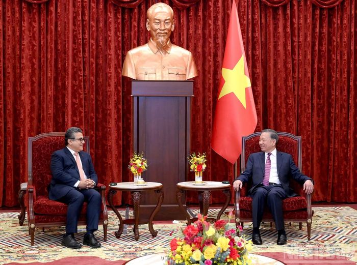 Tổng Bí thư, Chủ tịch nước Tô Lâm phát biểu tại cuộc tiếp Đại sứ Nhà nước Palestine Saadi Salama.