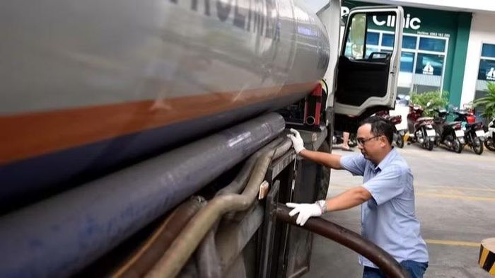Theo số liệu của Bộ Công thương, tổng lượng tiêu thụ xăng dầu cả nước năm 2025 đạt khoảng 26,4 triệu m³/tấn, ước tính đạt hơn 28 triệu/tấn trong năm nay.