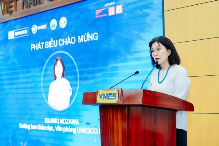 Bà Miki Nozawa, Trưởng Ban Giáo dục, Văn phòng UNESCO tại Việt Nam phát biểu tại hội thảo.