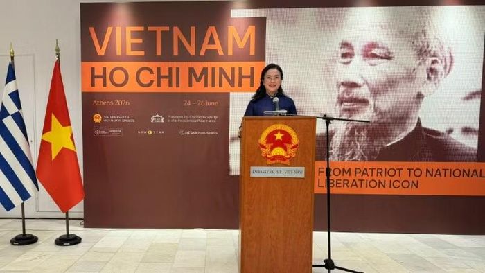 Bà Lê Thị Phượng, Giám đốc Khu Di tích Chủ tịch Hồ Chí Minh tại Phủ Chủ tịch phát biểu. (Ảnh: Ban tổ chức)