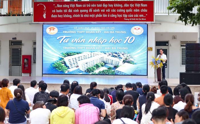 Năm học 2026-2027, Trường trung học phổ thông Đoàn Kết-Hai Bà Trưng tuyển sinh 675 học sinh lớp 10 và xây dựng các mô hình lớp học với tổ hợp môn linh hoạt, tạo điều kiện để học sinh lựa chọn theo định hướng cá nhân ngay từ đầu cấp học.