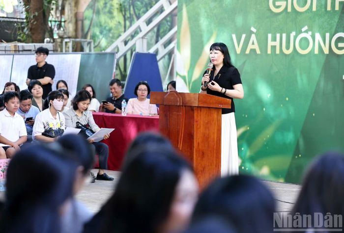 Nhà trường đã có buổi giới thiệu mô hình giảng dạy, hướng dẫn cách thức lựa chọn tổ hợp môn học, đồng thời giải đáp những câu hỏi của học sinh, cha mẹ học sinh. Hiệu trưởng Trường trung học phổ thông Việt Đức Nguyễn Bội Quỳnh cùng các thầy cô trong Ban Giám hiệu nhà trường đã giới thiệu những điểm mới của chương trình giáo dục phổ thông 2018 ở cấp trung học phổ thông, tư vấn cho học sinh cách lựa chọn các môn học phù hợp với năng lực, sở trường và định hướng nghề nghiệp. Nhiều nội dung liên quan đến lộ trình học tập, phương thức xét tuyển đại học, cơ hội nghề nghiệp gắn với từng tổ hợp môn cũng được trao đổi cụ thể với phụ huynh và học sinh.