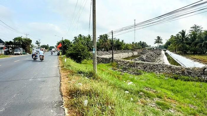Đoạn đường dẫn cầu Đình Khao kết nối với quốc lộ 53.