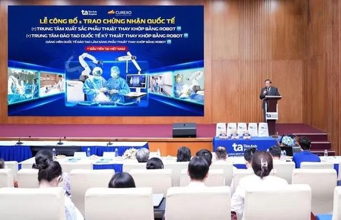 Phó Giáo sư, Tiến sĩ, bác sĩ Trần Quang Bính - Giám đốc Chuyên môn Hệ thống Bệnh viện đa khoa Tâm Anh Thành phố Hồ Chí Minh phát biểu tại sự kiện.