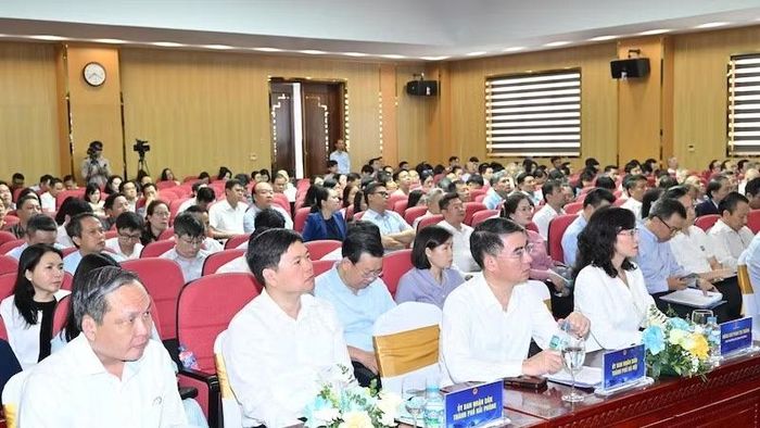 Các đại biểu tham dự hội nghị.