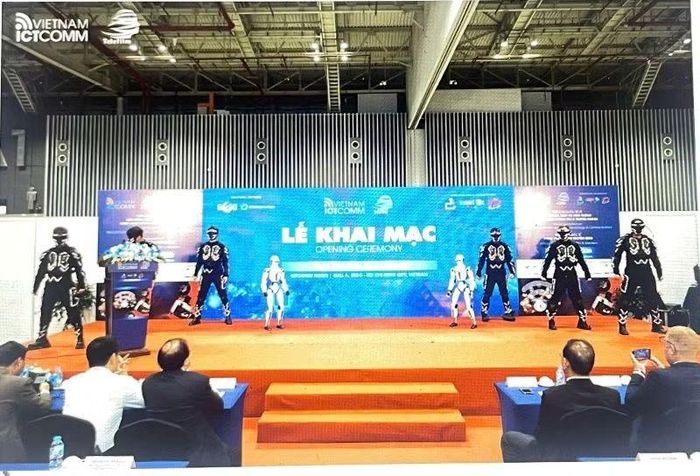 Trình diễn robot thông minh tại sự kiện.
