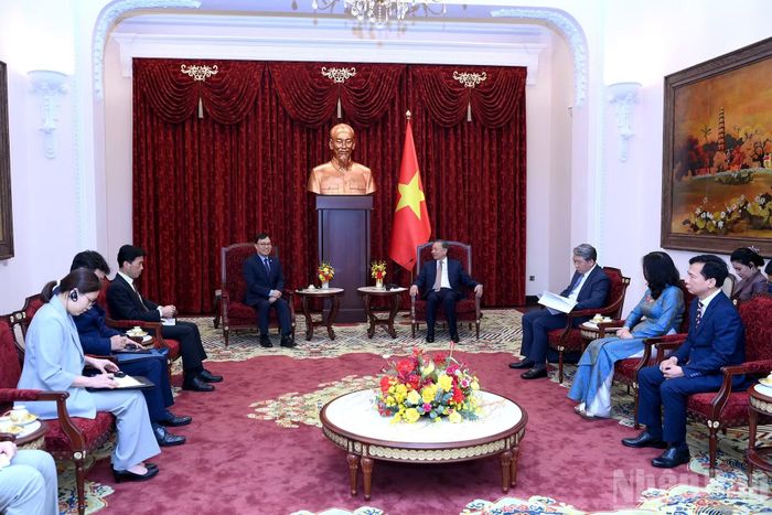 Quang cảnh cuộc tiếp Đại sứ Hàn Quốc tại Việt Nam Choi Youngsam.