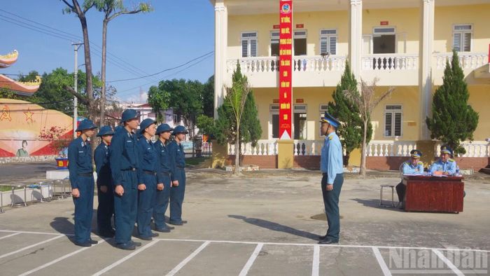 Thực hiện nội dung Điều lệnh đội ngũ đơn vị.