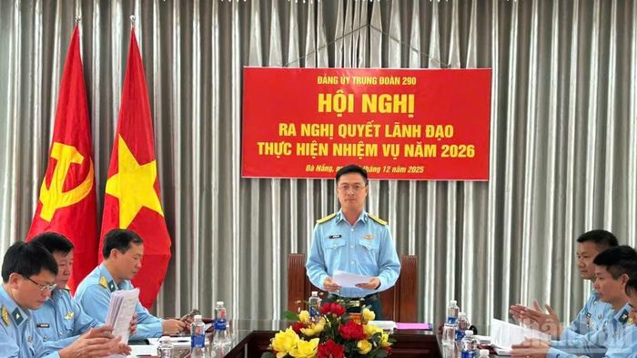 Đại tá Nguyễn Hải Hà, Bí thư Đảng ủy, Chính ủy Trung đoàn chủ trì Hội nghị triển khai nhiệm vụ 2026.