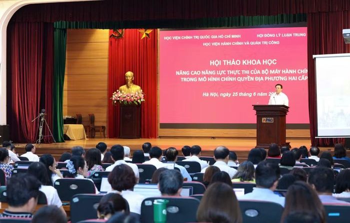 Hội thảo khoa học “Nâng cao năng lực thực thi của bộ máy hành chính trong mô hình chính quyền địa phương hai cấp”.