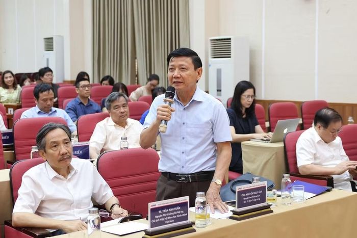 Đại biểu phát biểu, trao đổi ý kiến tại hội thảo.
