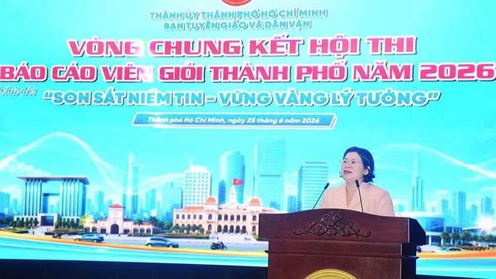 Đồng chí Văn Thị Bạch Tuyết, Phó Bí thư Thành ủy Thành phố Hồ Chí Minh phát biểu tại Vòng chung kết Hội thi. (Ảnh: MINH THÀNH)